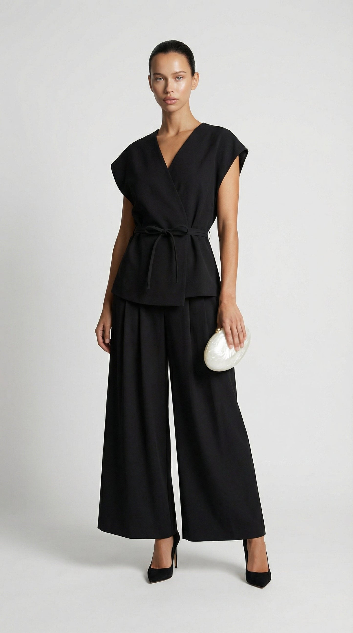 Tailored Wide-Leg Trousers in Black