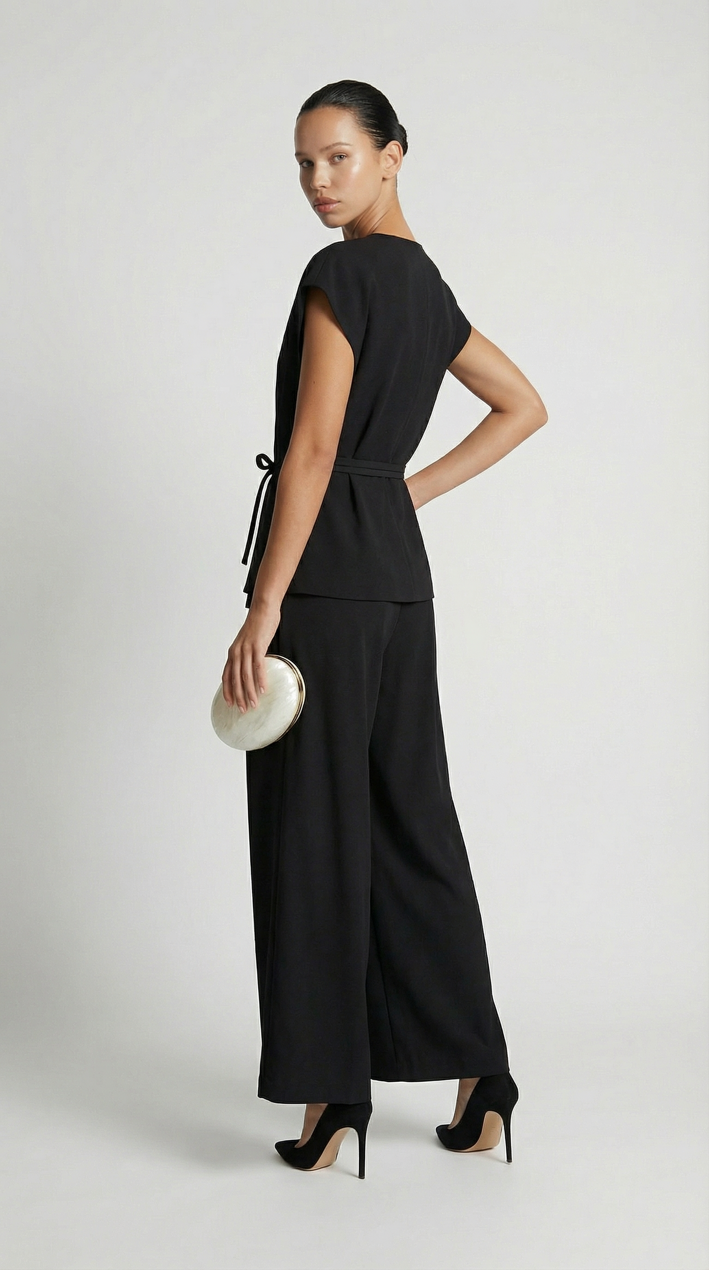 Tailored Wide-Leg Trousers in Black