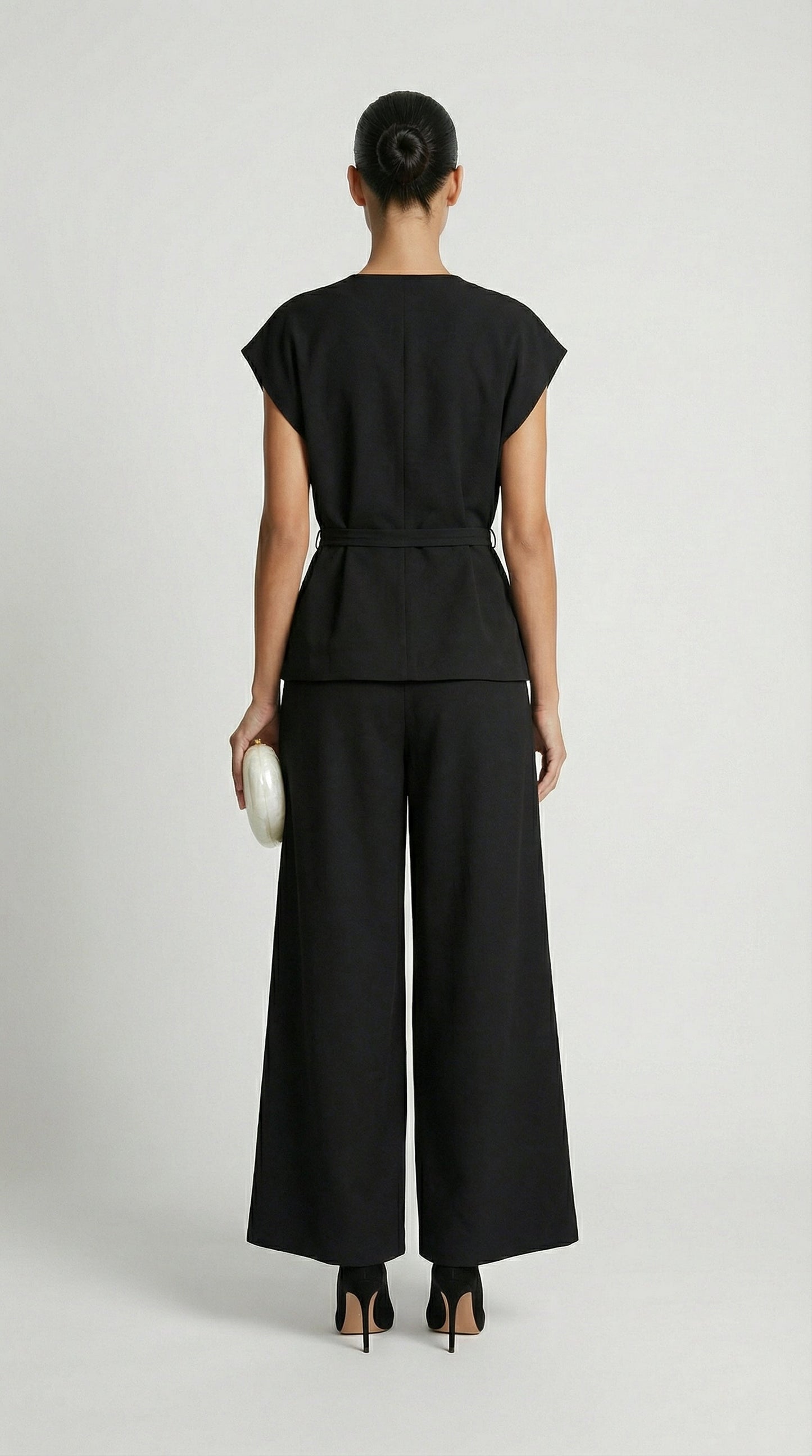 Tailored Wide-Leg Trousers in Black